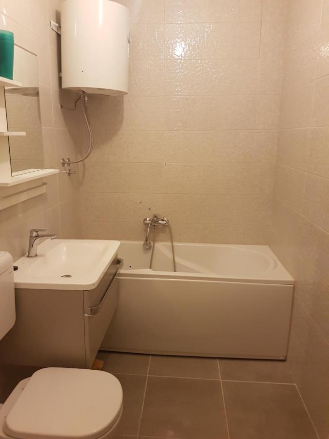 Apartment Sretni Dimnjacar 오시예크 외부 사진