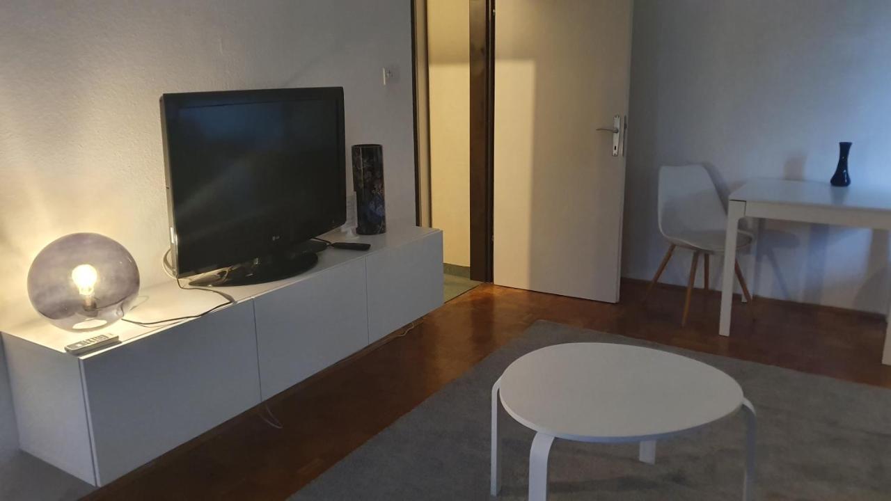 Apartment Sretni Dimnjacar 오시예크 외부 사진
