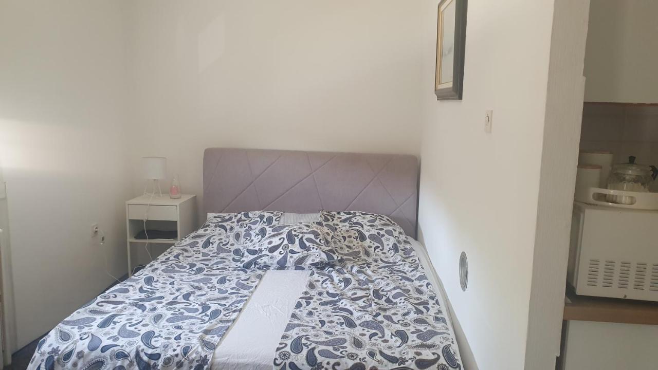 Apartment Sretni Dimnjacar 오시예크 외부 사진